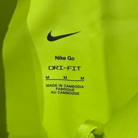 Nike Women’s High-Rise Neon Yellow Bike Shorts - Picture 2 of 4